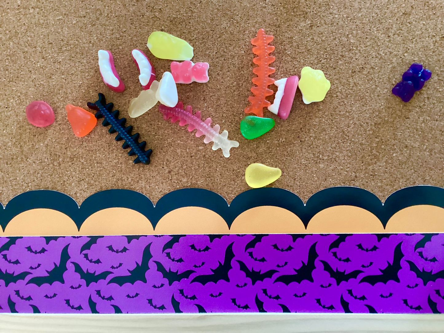 Halloween bats with purple background border (10m roll)